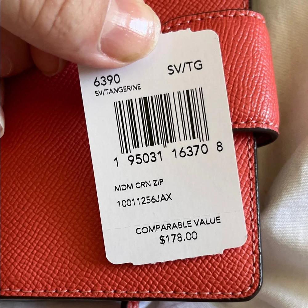 Coach Corner Zip Leather Wallet - Picture 2 of 4